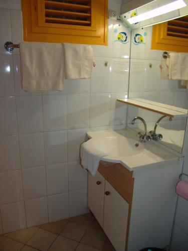 a bathroom with a sink and a mirror at Antilles Liberte in Sainte-Anne