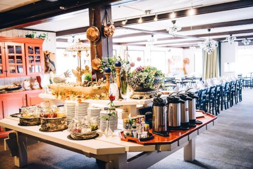 a store with a table full of food and drinks at Vågslidtun Hotel in Vågsli