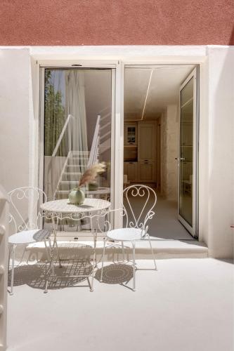 White Suites Syros