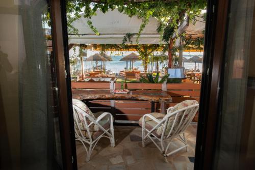 Φωτογραφία από το άλμπουμ του Lava Beach Suites στην Αγία Γαλήνη