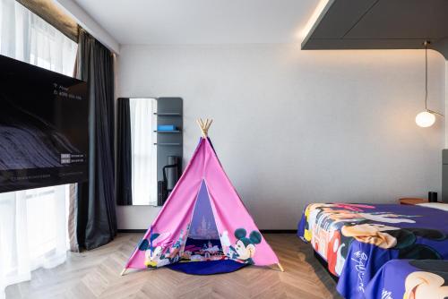 a room with a pink tent in the corner of a room at Atour S Hotel Chongqing Yubei Central Park in Yubei