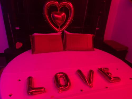a red bed with a heart on top of it at 50m2 Suite in Capurso
