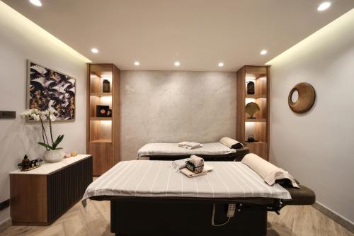 two beds are in a room with at Me by Mula in Istanbul