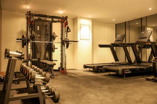 Fitness centrum a/nebo fitness zařízení v ubytování Four Hills Hotel