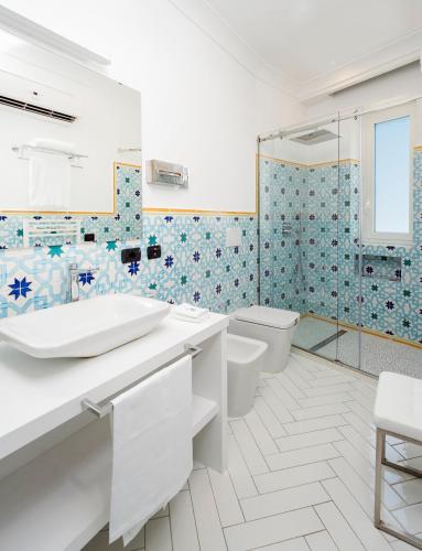 a bathroom with two sinks and a toilet at Hotel Le Agavi in Positano
