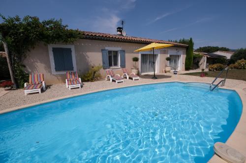 pretty holiday rental with swimming pool in isle-sur-la-sorgue, in the département of vaucluse, in provence 4 people