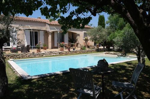 Provençal house, pool, Mouriès, Alpilles, Provence - 6 people