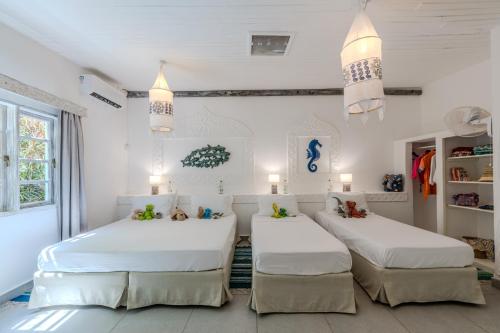 Una cama o camas en una habitación de Nomad Beach Resort