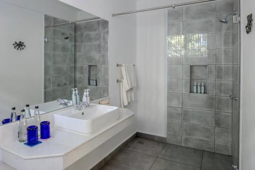 Un baño de Nomad Beach Resort