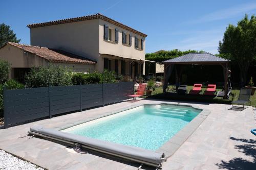 Nice villa with pool in Eyguieres Alpilles 6 people