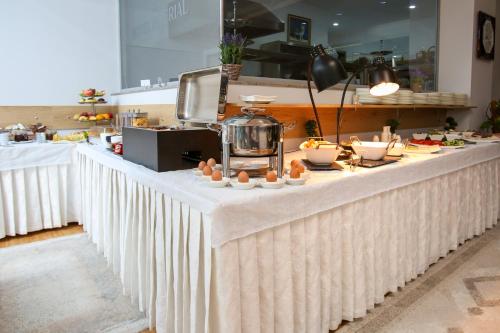 Comida en o cerca de este hotel