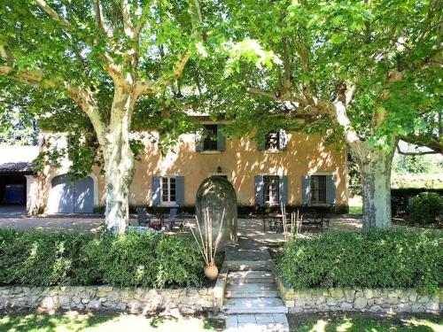 Provencal Farm with swimming pool near Isle sur la Sorgue - 10 people.