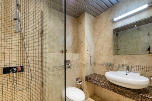 A bathroom at Jeravi Beach Hotel - All Inclusive