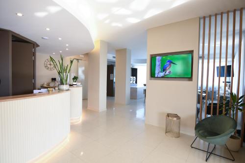 a lobby with a bar and a green chair at Albergo Grappolo D'oro in Montebelluna