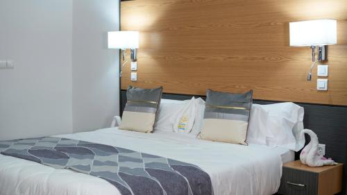Sabah Resort Nouakchottにあるベッド