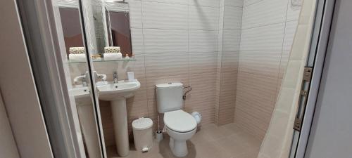 Ένα μπάνιο στο ALEKSANDAR - guest rooms