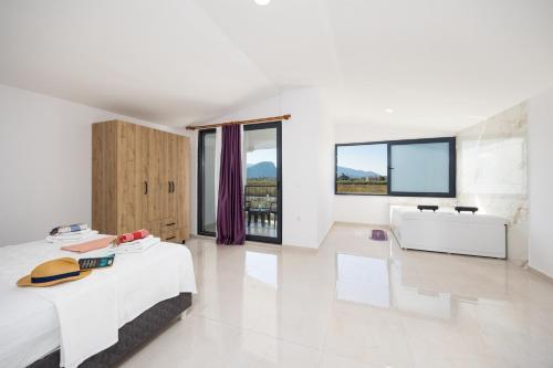 a white room with a bed and a bath tub at Villa Funda in Dalyan