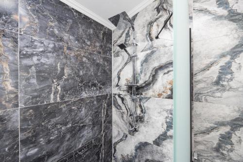 a bathroom with a black and white marble wall at Villa Funda in Dalyan