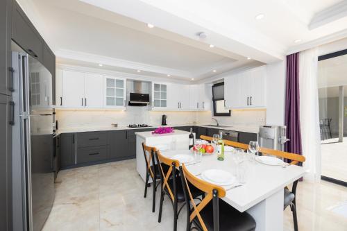 a kitchen with a table with chairs and a counter top at Villa Tolga in Dalyan