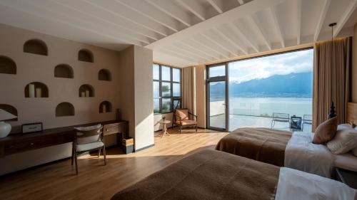 Gambar di galeri bagi 大理石之上Cloud Edge Cabin全视野苍洱半山海景别墅酒店洱海观景店 di Dali