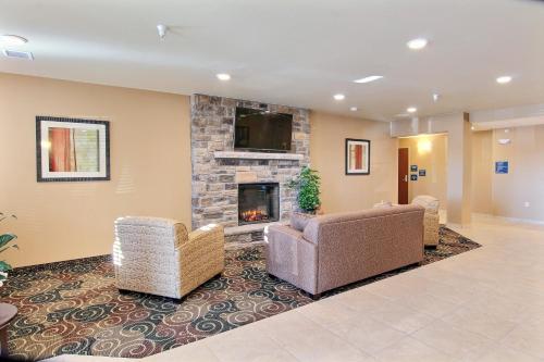 The lobby or reception area at Cobblestone Hotel & Suites - McCook