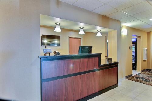 a lobby with a cash counter in a hospital at Cobblestone Hotel & Suites - McCook in McCook