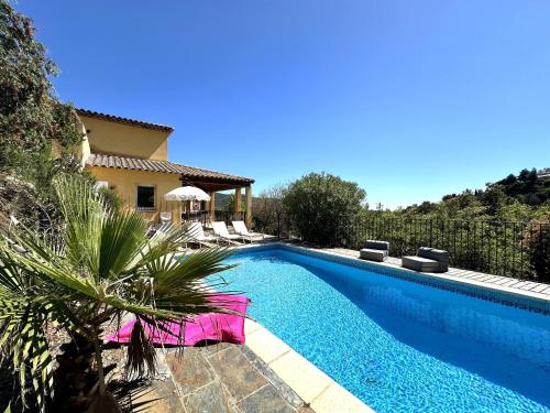 VILLA ELODIE climatisée pour 10 personnes avec piscine privée à La Londe les Maures