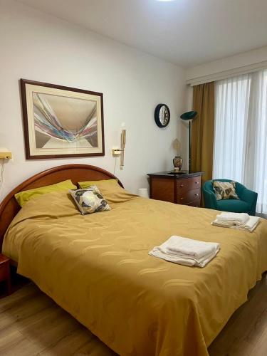 En eller flere senge i et værelse på Prestige Apartments