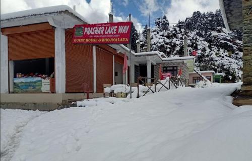 Gallery image of Prashar Lake Way Guest House in Prashar lake