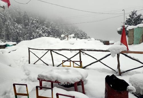 Gallery image of Prashar Lake Way Guest House in Prashar lake