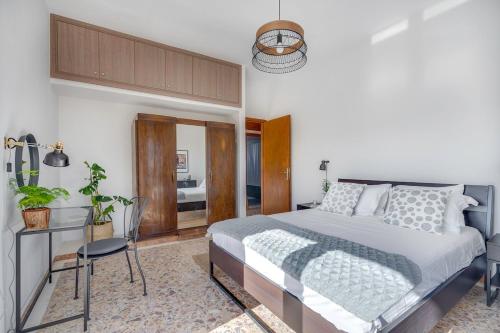 Sea City and Mountain View Apartment