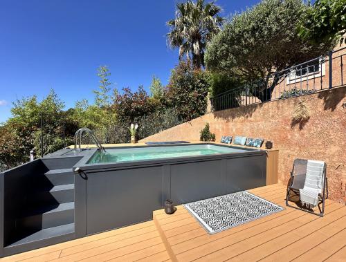 Photo de la galerie de l'établissement VILLA MARILOU climatisée pour 6 personnes avec piscine sur le Domaine de Valcros à la Londes-Les-Maures, à La Londe-les-Maures