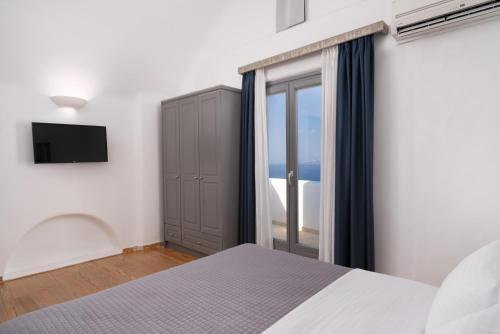 Postel nebo postele na pokoji v ubytování Santorini Princess Presidential Suites