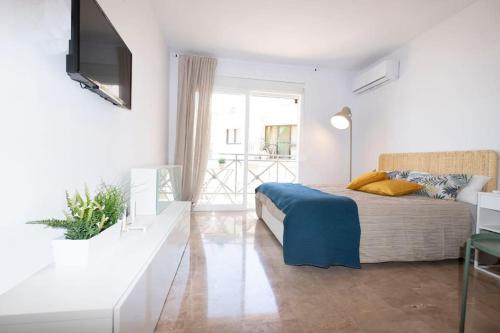 Modern & cozy studio excellent location near beach