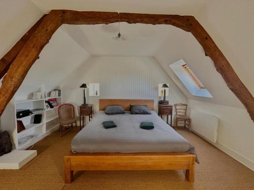 Postel nebo postele na pokoji v ubytování La Pommeraie, maison avec très grand jardin