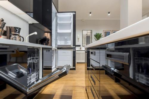 Wide and modern -1 bedroom 15 bathrooms- Malasaña