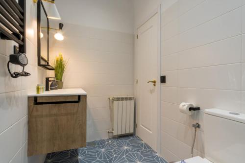 Wide and modern -1 bedroom 15 bathrooms- Malasaña