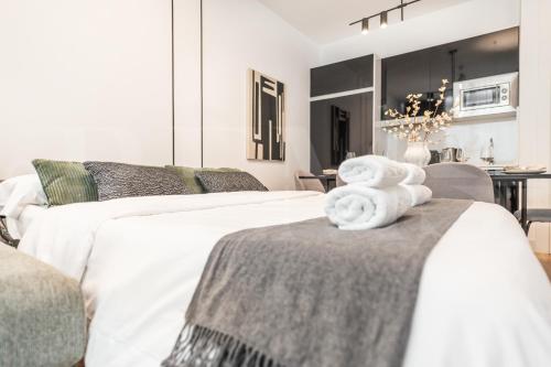 Central apartment with Picasso vibes by REMS photo 15