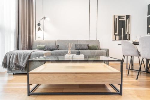 Central apartment with Picasso vibes by REMS photo 19