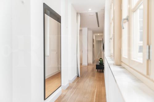 Central apartment with Picasso vibes by REMS photo 31