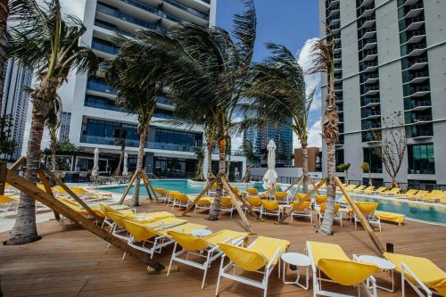 New unit 28th Floor with Unbeatable Bayside Views photo 12