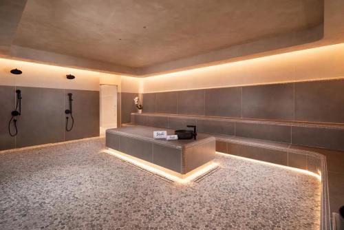 New unit 28th Floor with Unbeatable Bayside Views photo 13