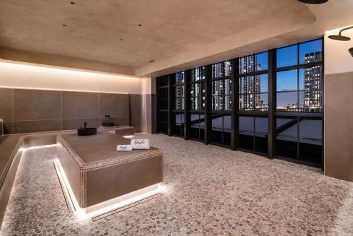 New unit 28th Floor with Unbeatable Bayside Views photo 19