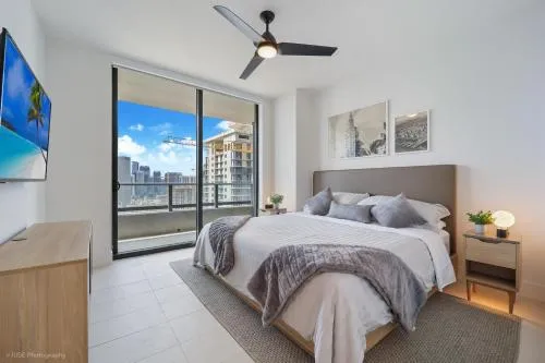 New unit 28th Floor with Unbeatable Bayside Views photo 1