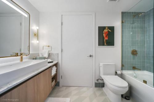 New unit 28th Floor with Unbeatable Bayside Views photo 16