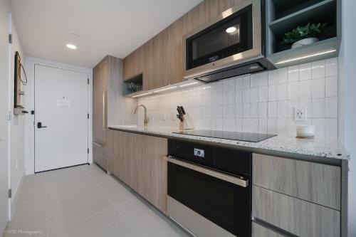 New unit 28th Floor with Unbeatable Bayside Views photo 23