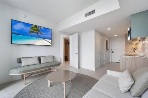 New unit 28th Floor with Unbeatable Bayside Views photo 24