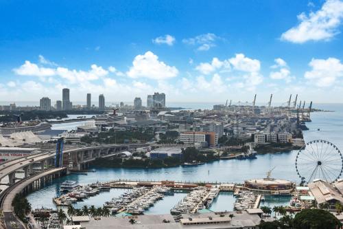 New unit 28th Floor with Unbeatable Bayside Views photo 25