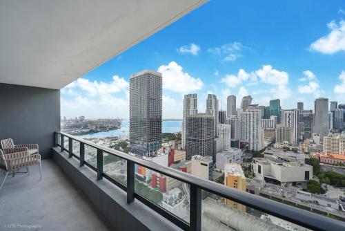 New unit 28th Floor with Unbeatable Bayside Views photo 14