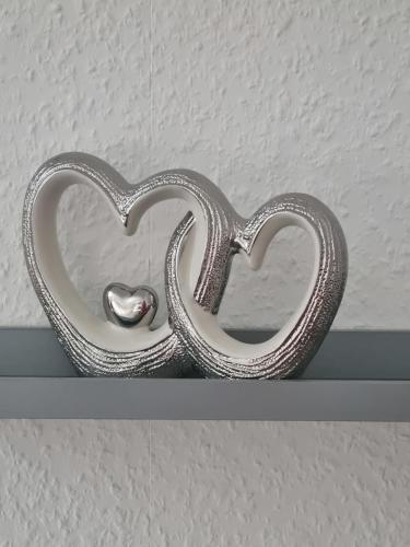 two heart shaped metal hooks on a shelf at Haus Ilse Wohnung 9 in Sankt Andreasberg